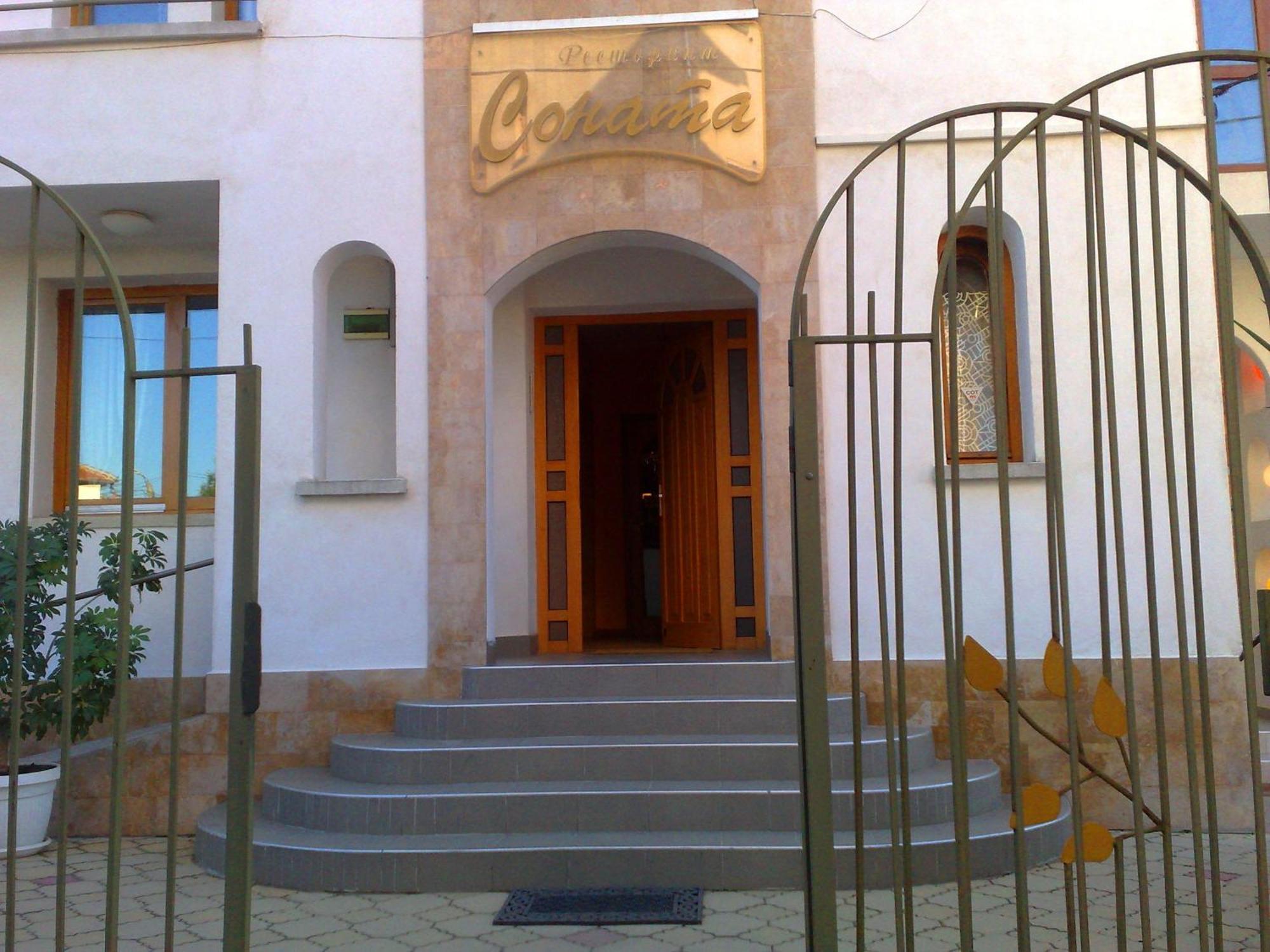 Family Hotel Sonata Samokov Buitenkant foto
