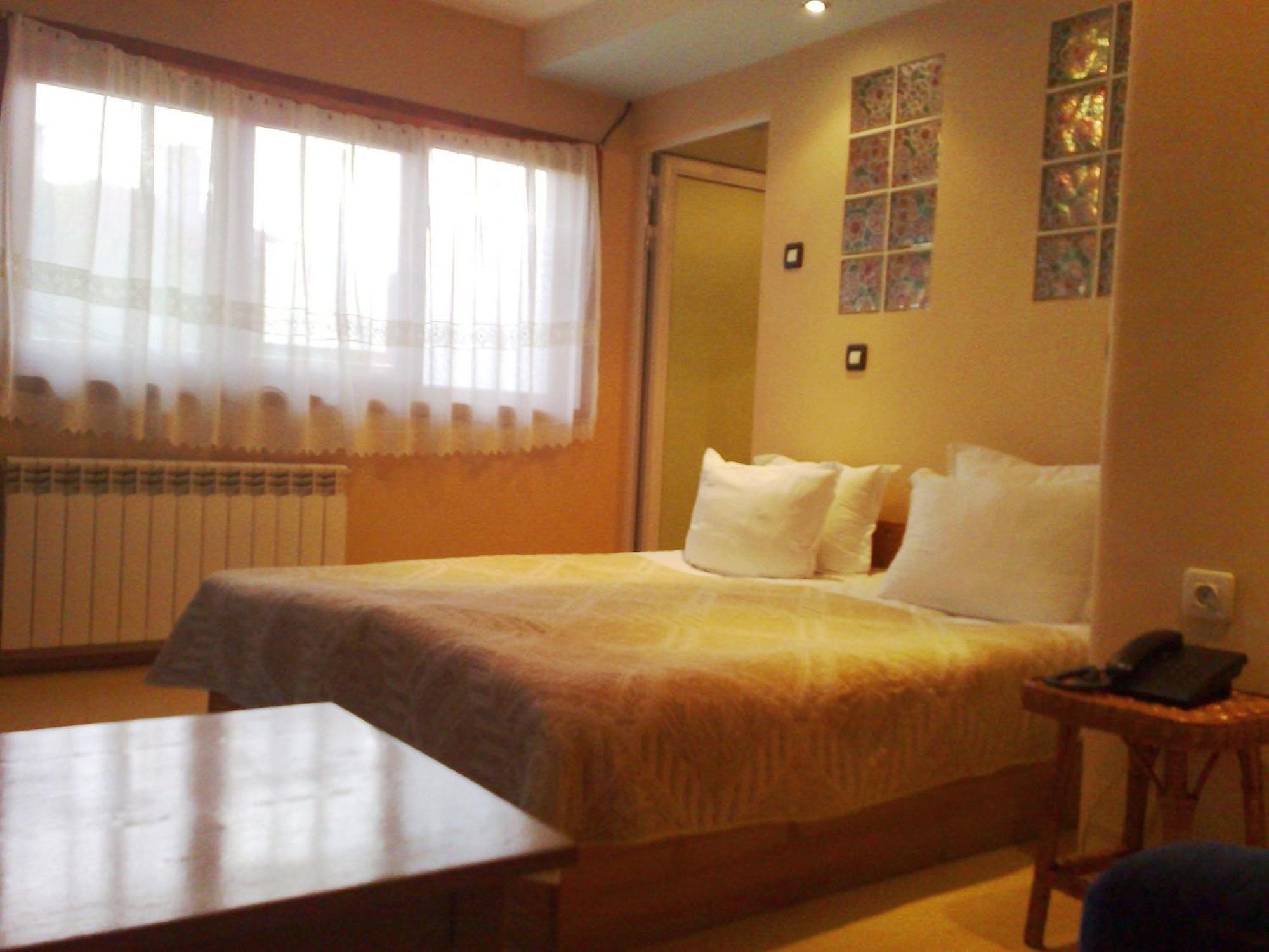 Family Hotel Sonata Samokov Buitenkant foto