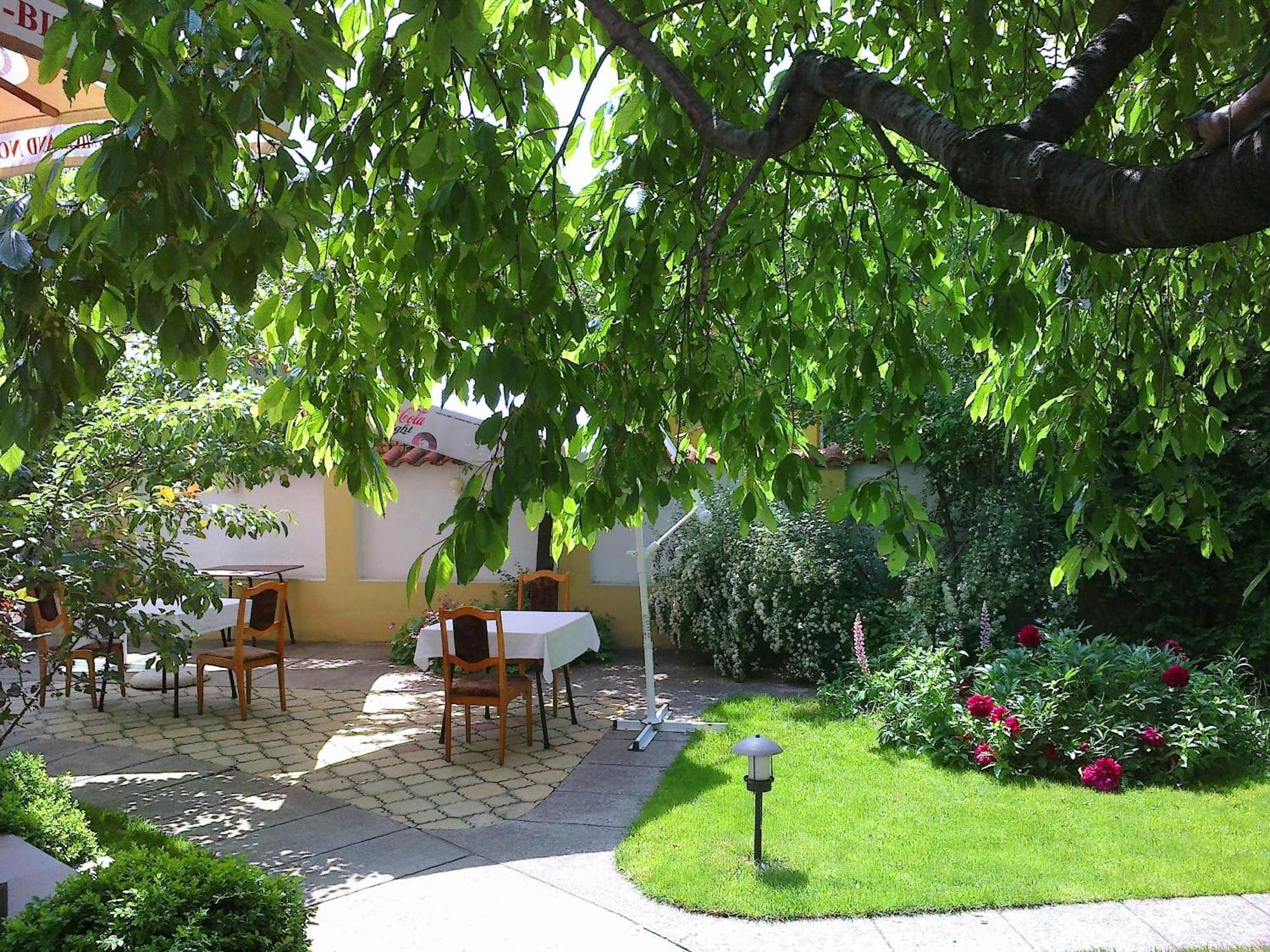 Family Hotel Sonata Samokov Buitenkant foto