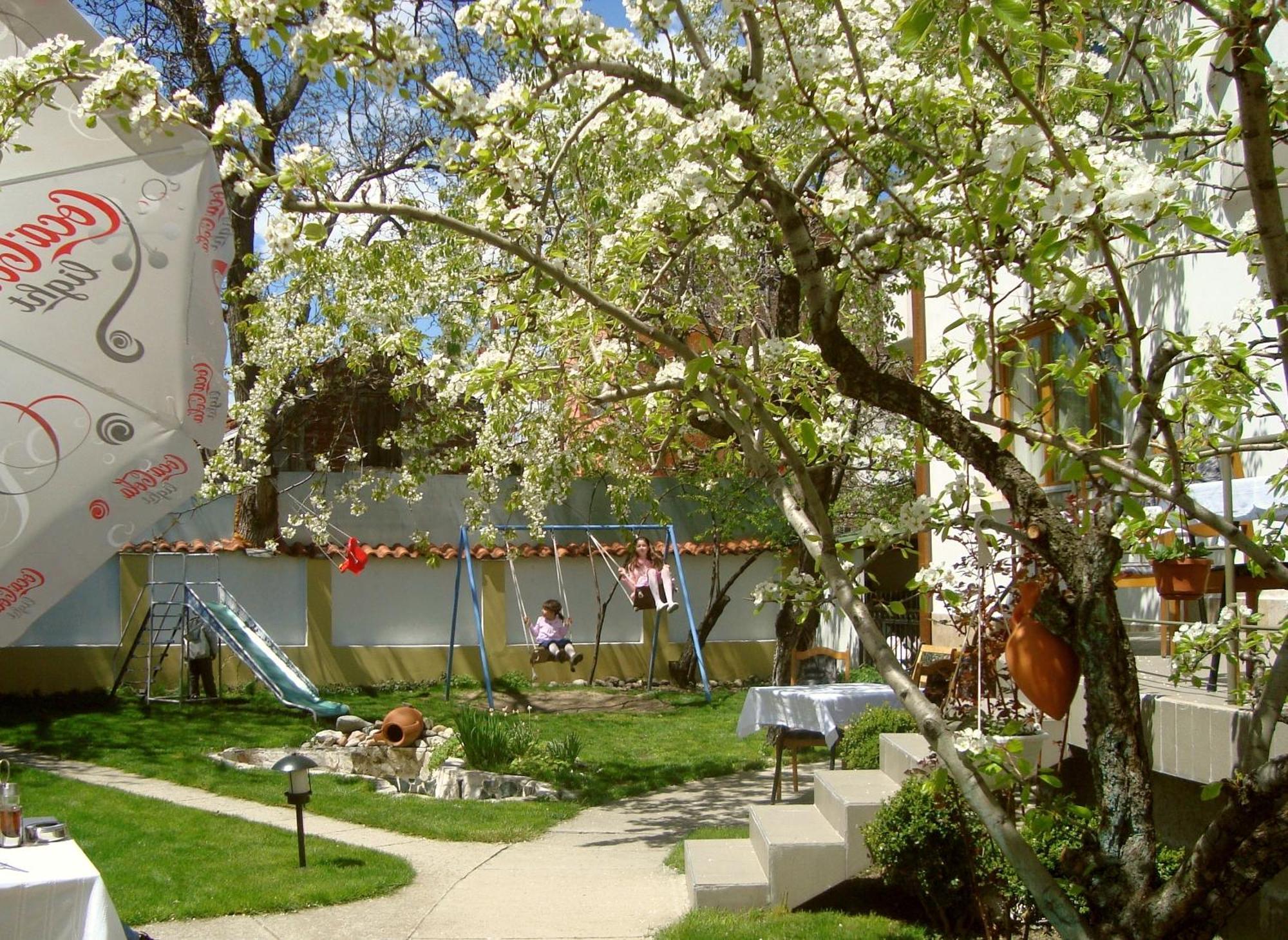 Family Hotel Sonata Samokov Buitenkant foto