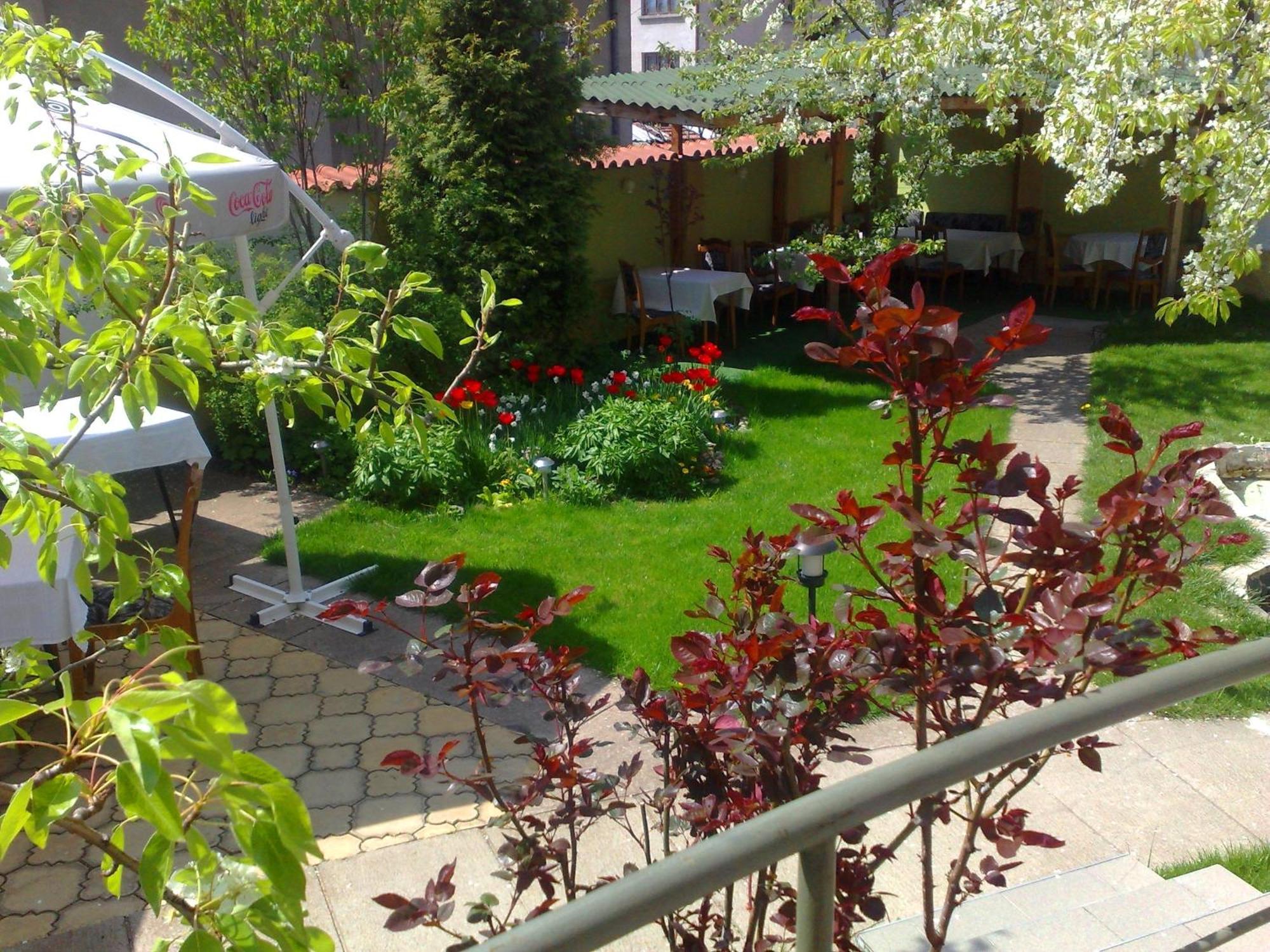 Family Hotel Sonata Samokov Buitenkant foto