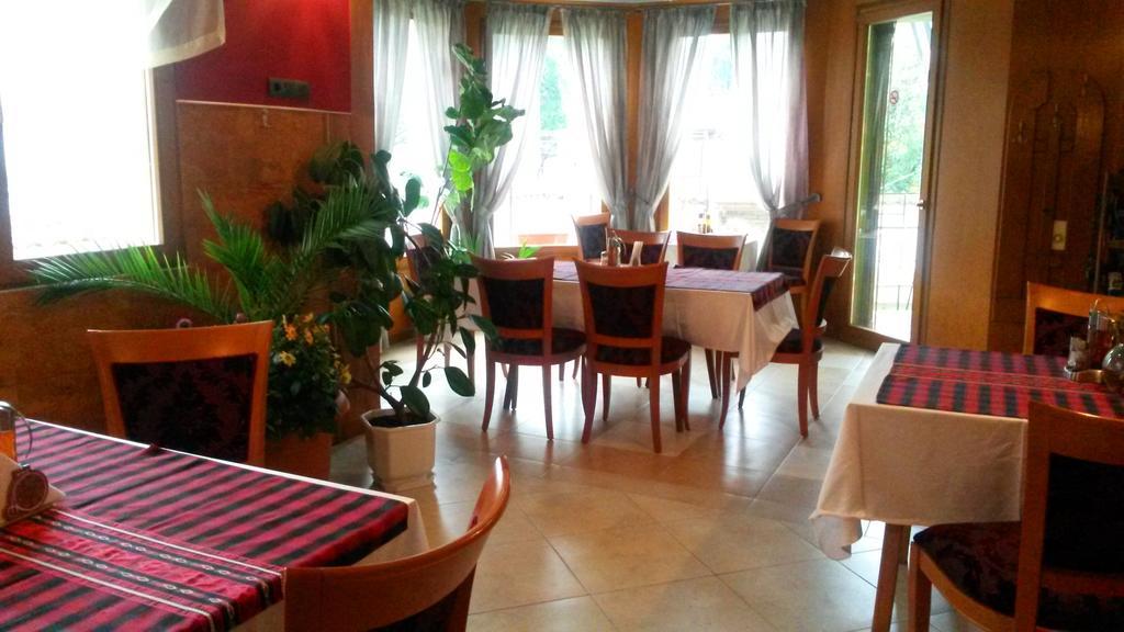 Family Hotel Sonata Samokov Buitenkant foto
