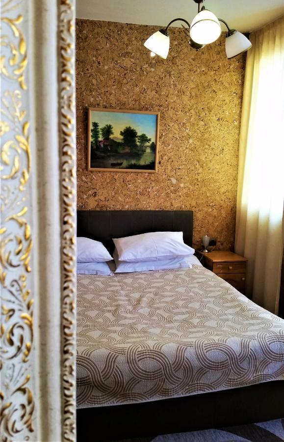 Family Hotel Sonata Samokov Buitenkant foto