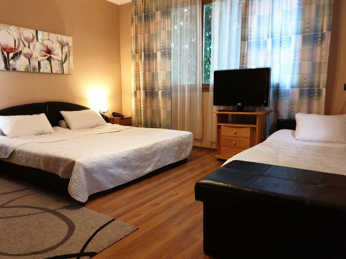 Family Hotel Sonata Samokov Buitenkant foto